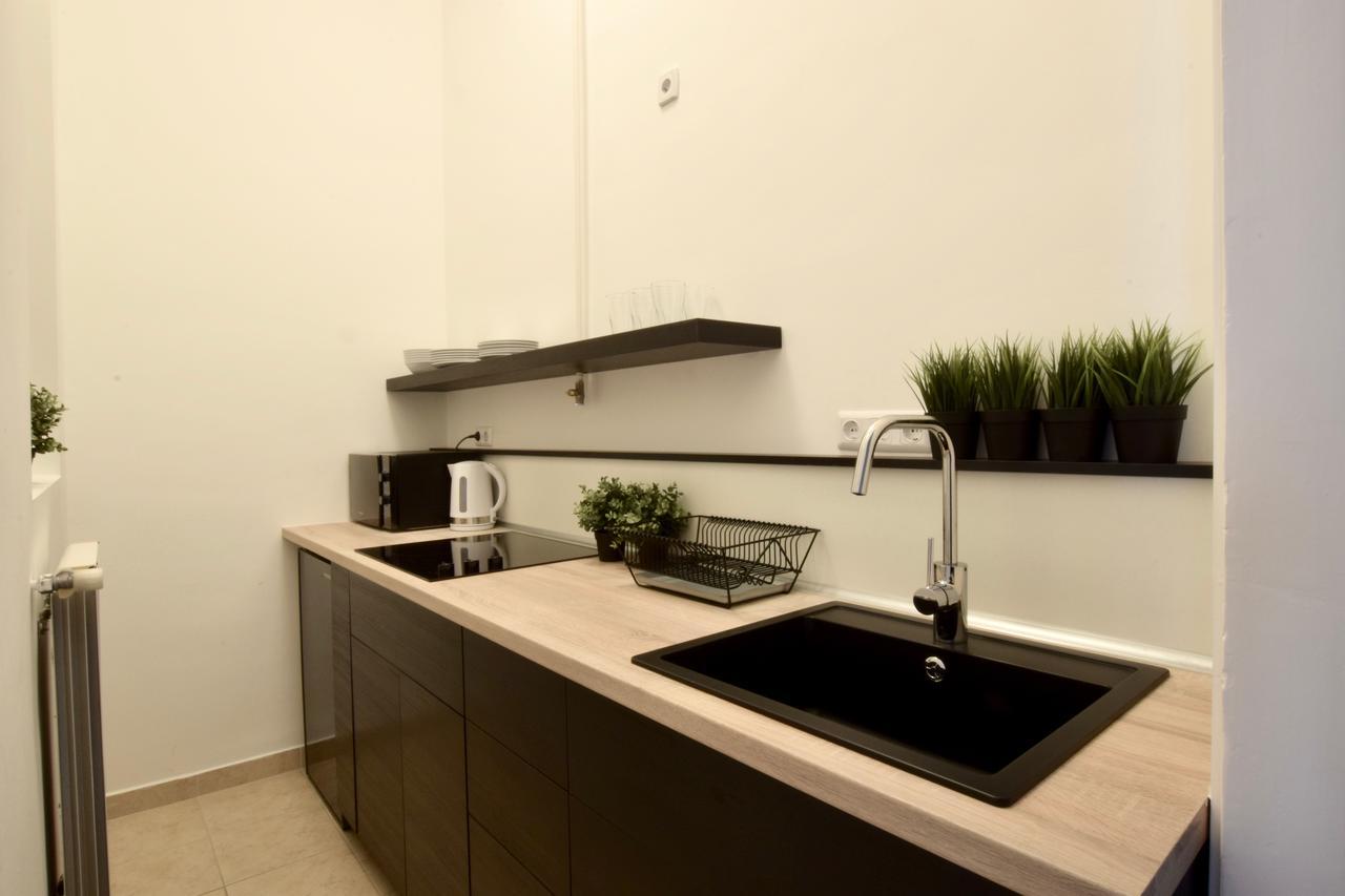 Standard Apartment By Hi5 - Dessewffy 39 Budapest Exterior photo
